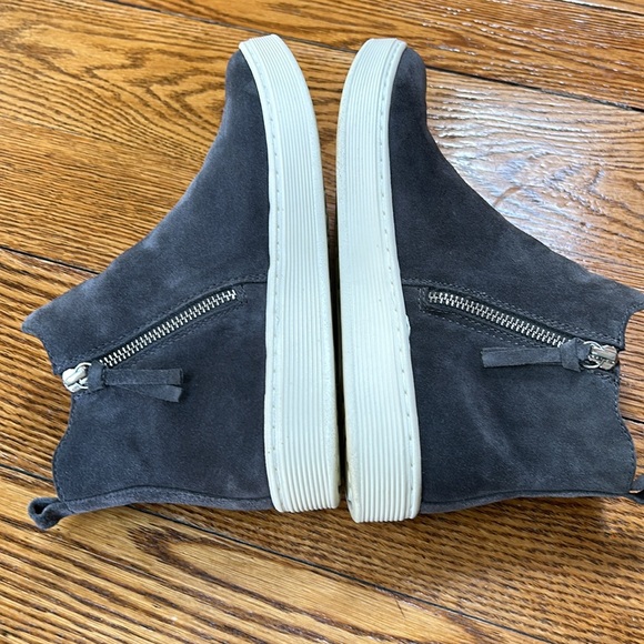 Sofft gray suede Britton Zip style booties.  Excellent used condition. Size 8. - Picture 5 of 13